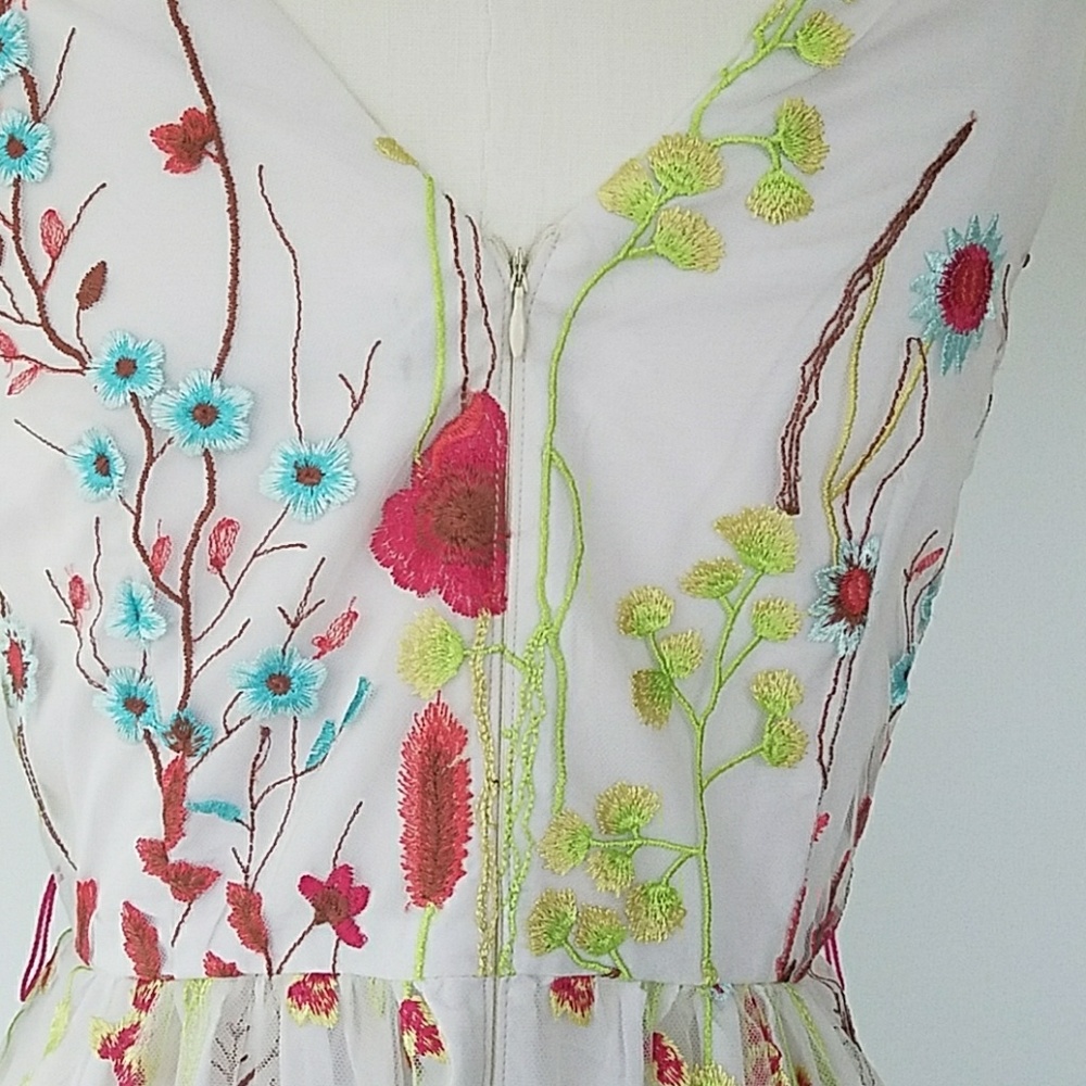 Leslie Faye Floral Embroidered Fit/Flare Dress - Picture 4 of 8
